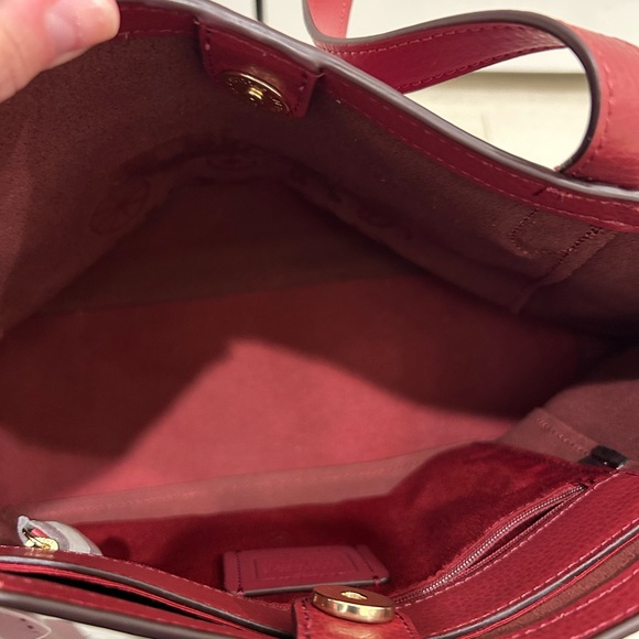 Coach (NWT) Tote 27 in Colorblock With Horse And Carriage - Picture 14 of 17